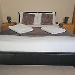 Modern 2 Bedrooms Apartment In Town Centre 10