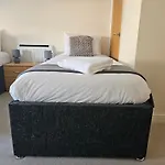 Modern 2 Bedrooms Apartment In Town Centre 10
