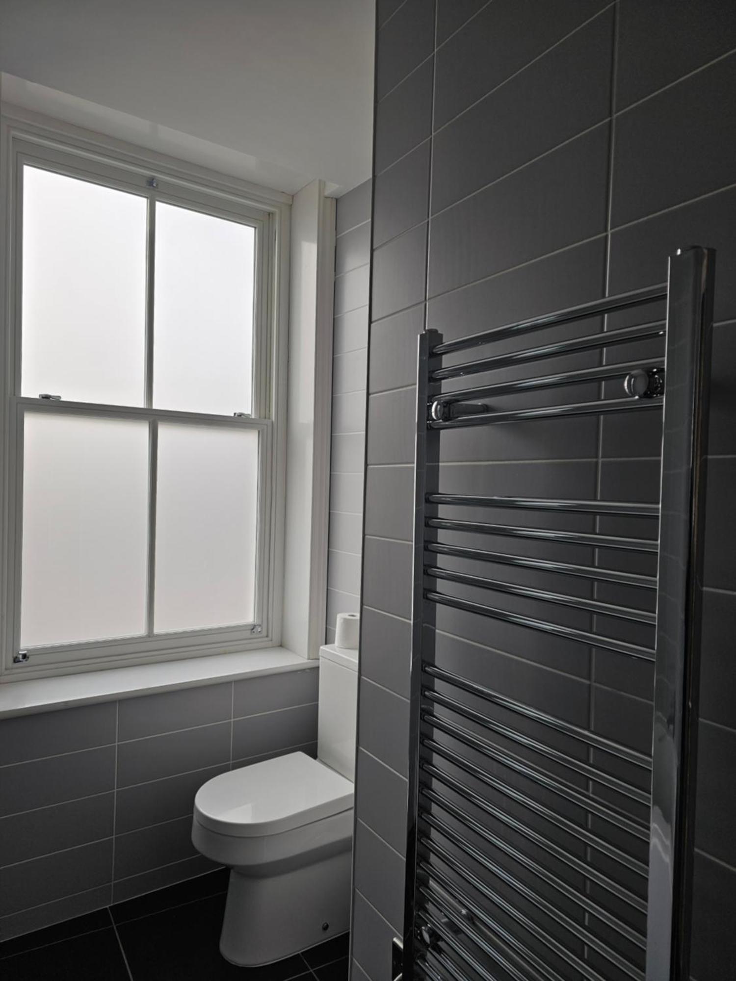 Modern 2 Bedrooms In Town Centre 10 *